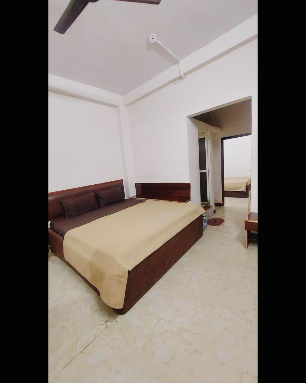 Hotel Prakash Palace Uddzsaín Kültér fotó